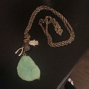 Bright pendant faux stone necklace🌿